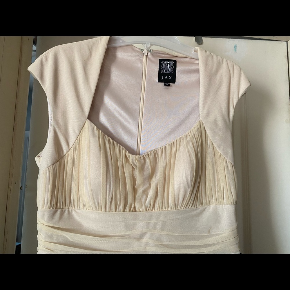 Max Dress - Picture 5 of 5